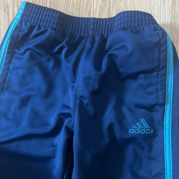 Adidas jogger set  size: 5T - Picture 3 of 4